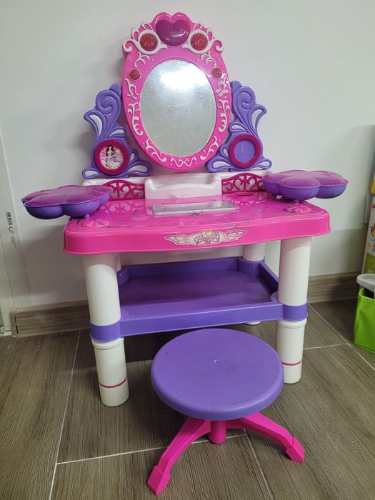 Plastikowa toaletka dla dziewczynki