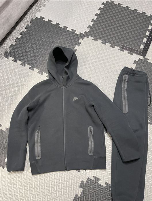Продам костюм Nike Tech Fleece.
Состояние идеальное