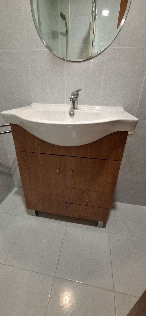 Armário WC com 2 gavetas e 2 portas. Lavatório incluído