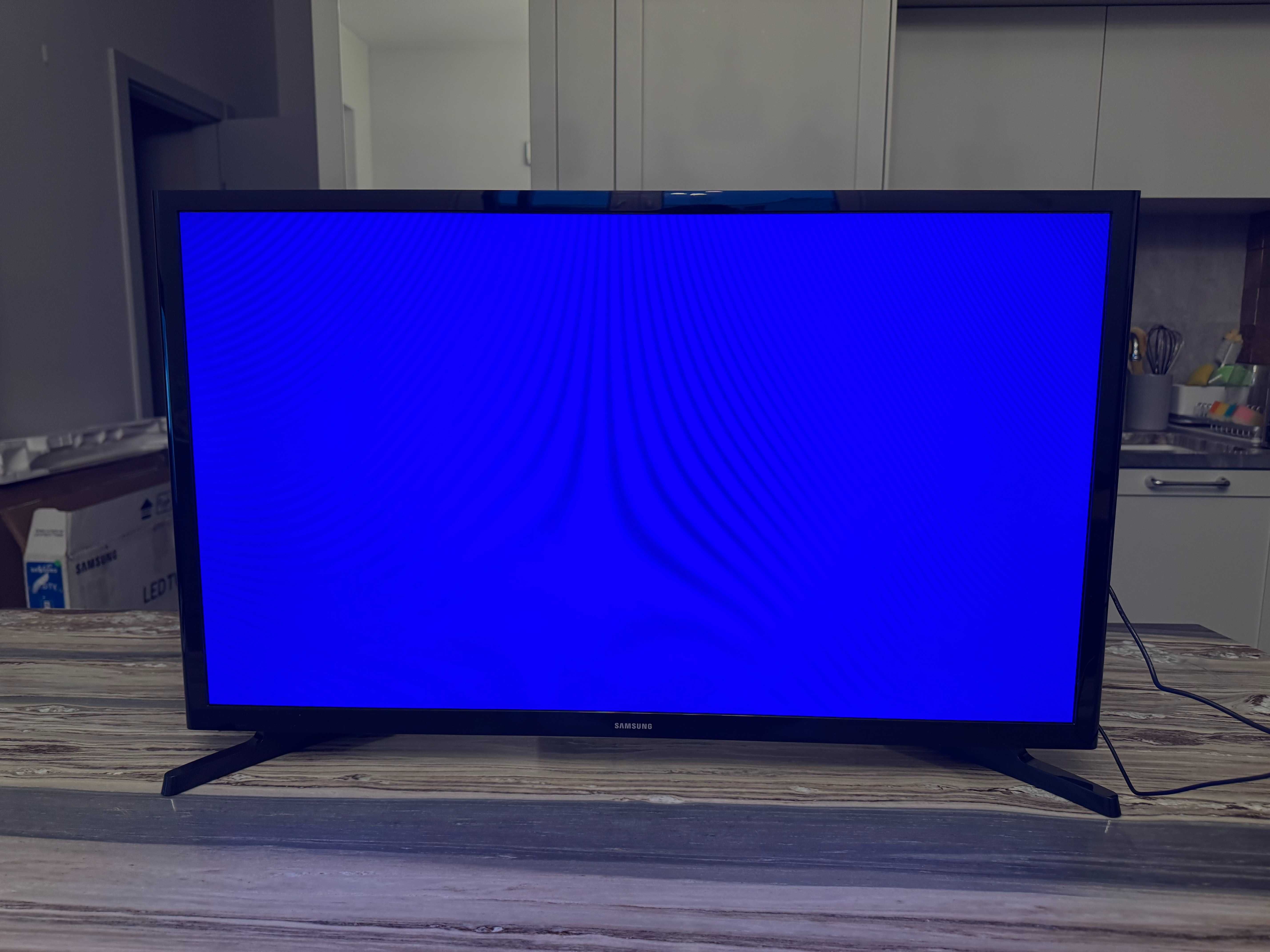 Telewizor 32" Samsung 32J4000BF + tuner DVB-T2/HEVC