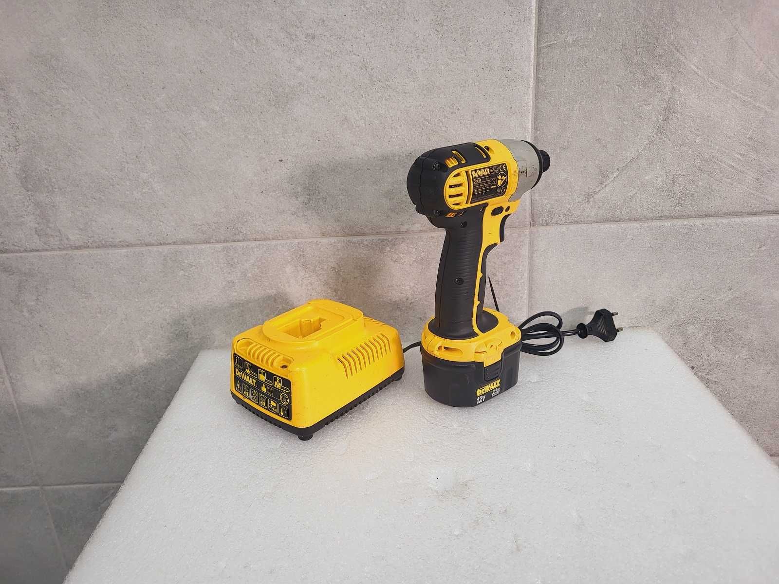 Zakrętarka Wkrętarka Klucz DeWALT DC845 +Aku 2,6Ah + Ładowarka