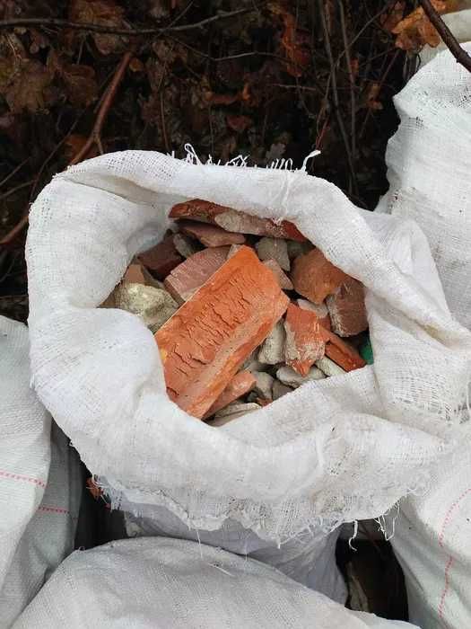Wywóz mebli śmieci odpadów opróżnianie mieszkań piwnic przeprowadzki