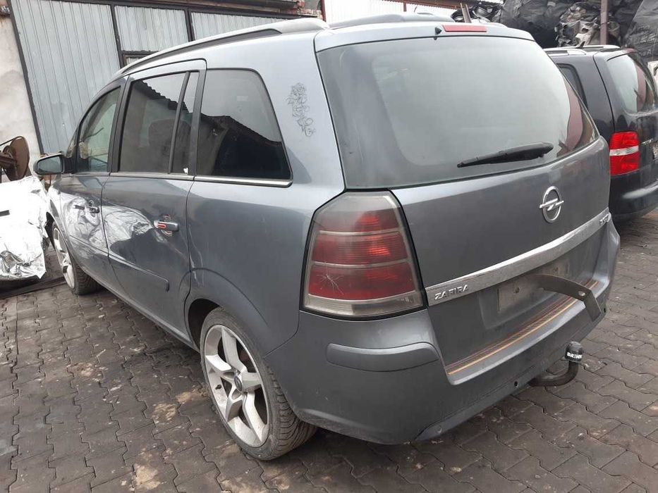 Opel Zafira B lampy hak drzwi sanki kod lakieru Z155