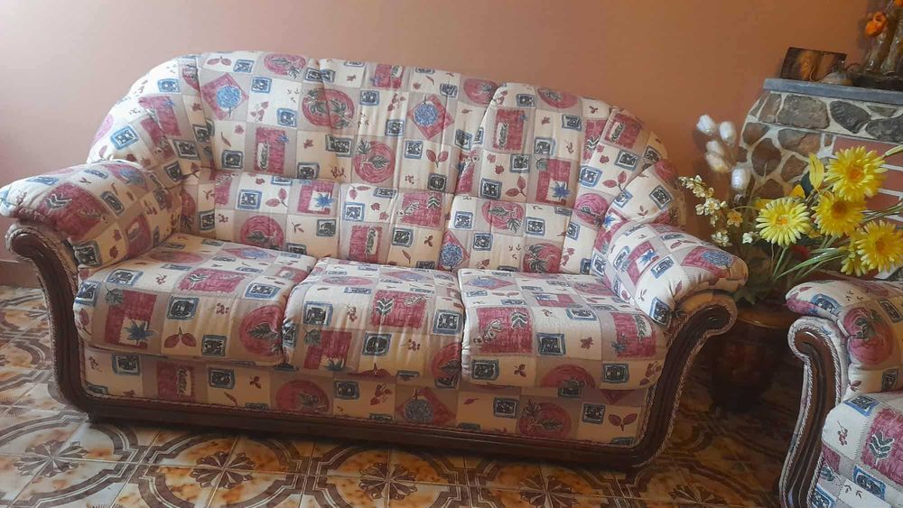 Conjunto de Sofás 3+1+1 — Sofá-Cama + 2 Sofás Individuais (Como Novos)