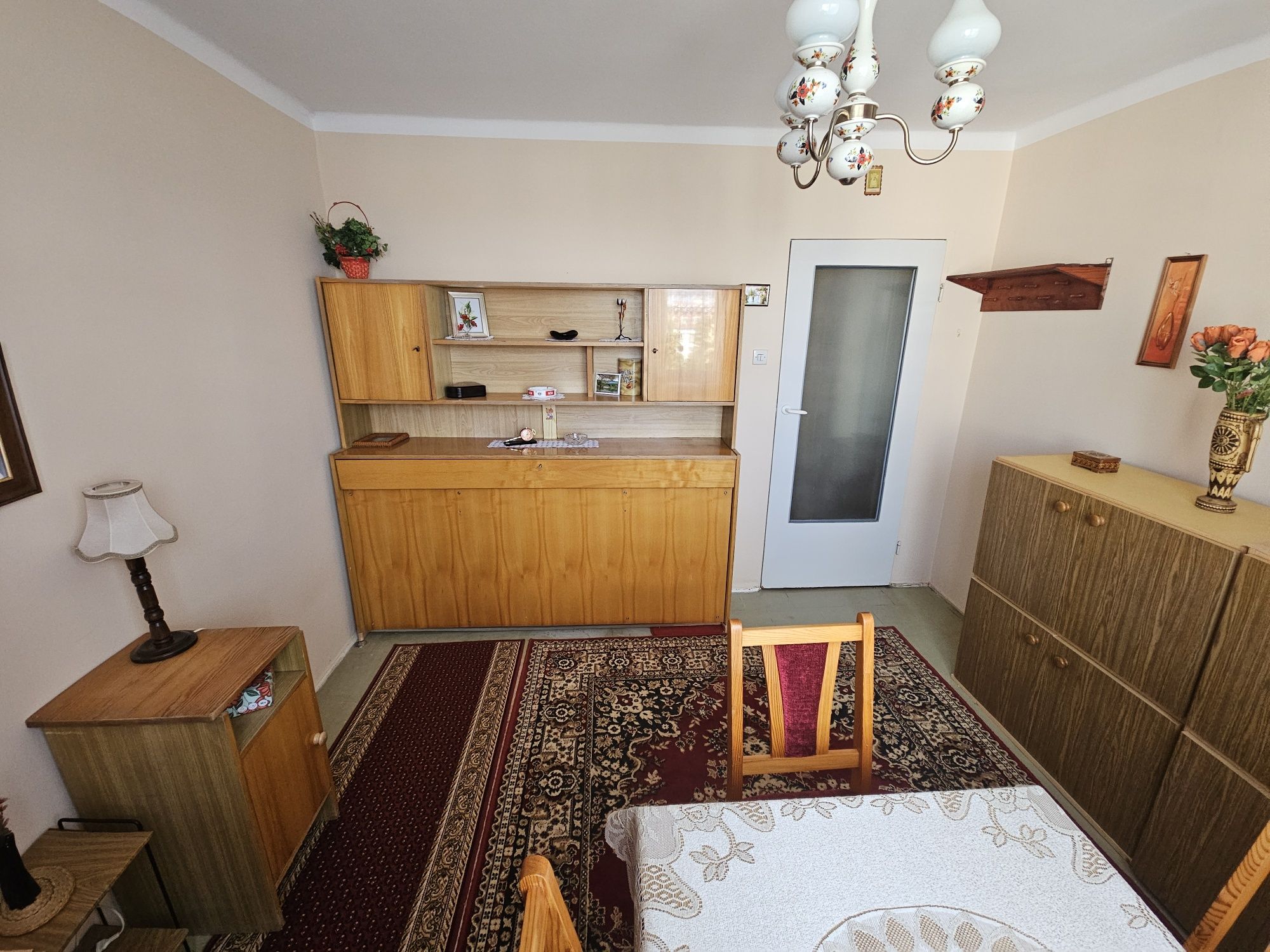 Apartament w stylu PRL (oryginalne przedmioty i meble)