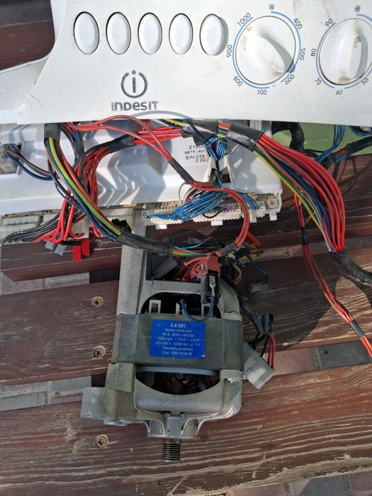 Двигун з платою до пральної машини Індезіт.