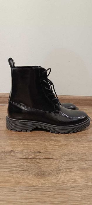 Шкіряні черевики & other stories, 36 р.