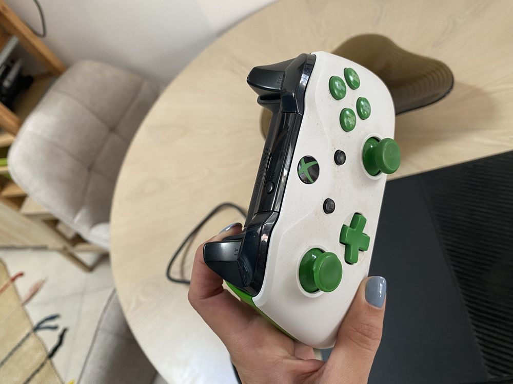 Xbox One – Muito Bom Estado + Comando Minecraft