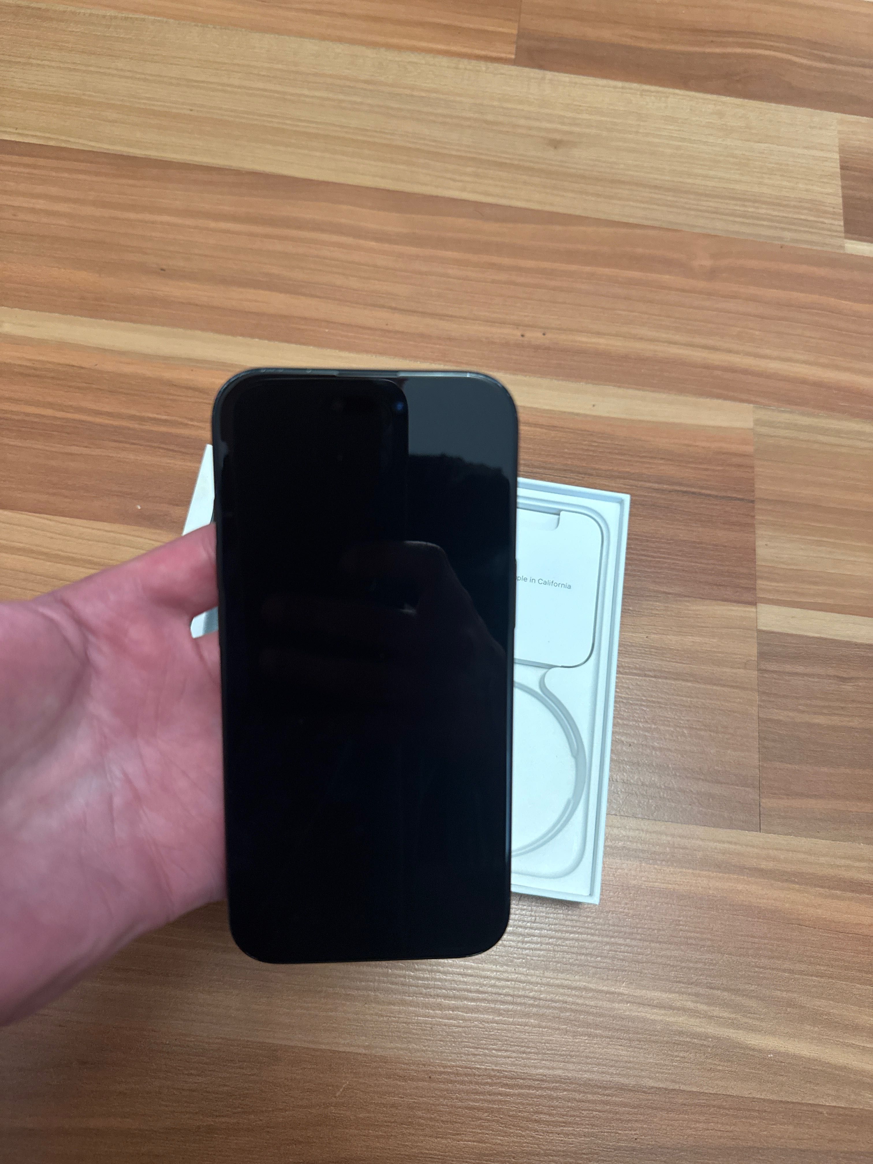iPhone 15 128 GB Czarny FMI ON ICloud ON na części