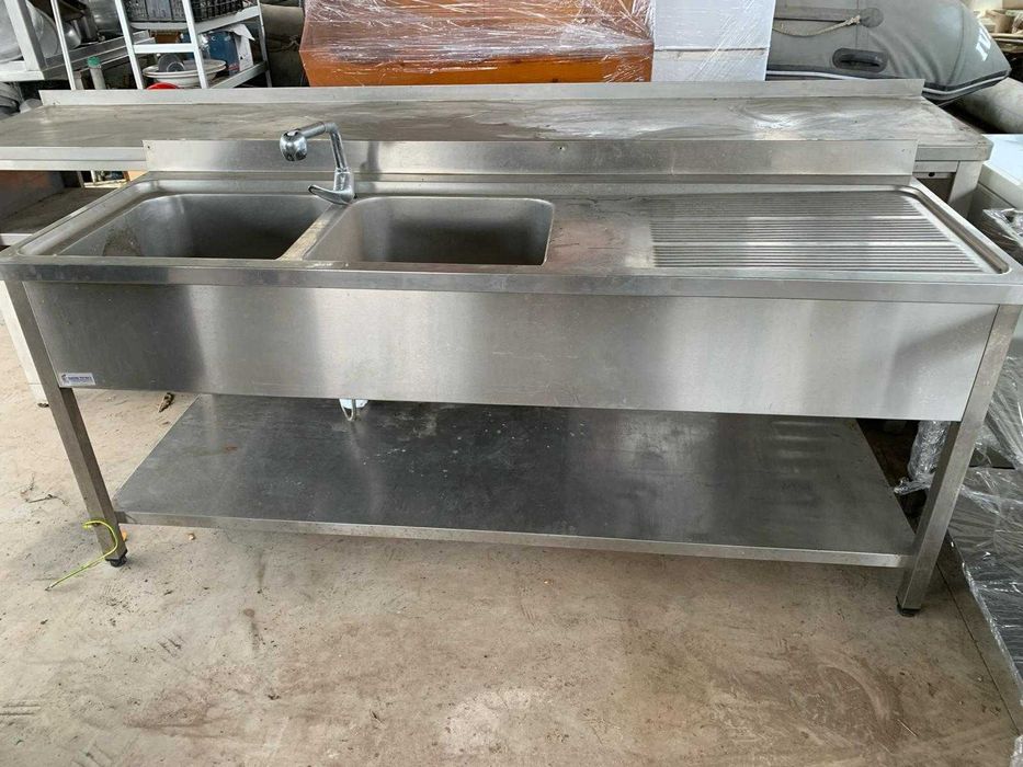 Bancada de Inox com 2 lavatórios integrados