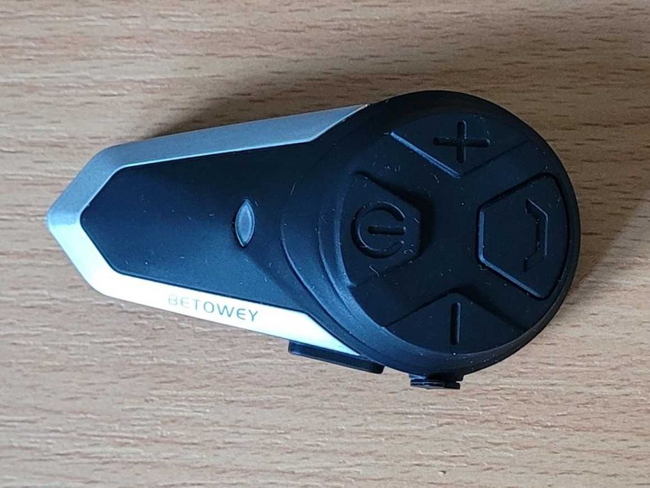 Zestaw słuchawkowy Bluetooth do kasku z interkomem i FM BETOWEY BT-S3