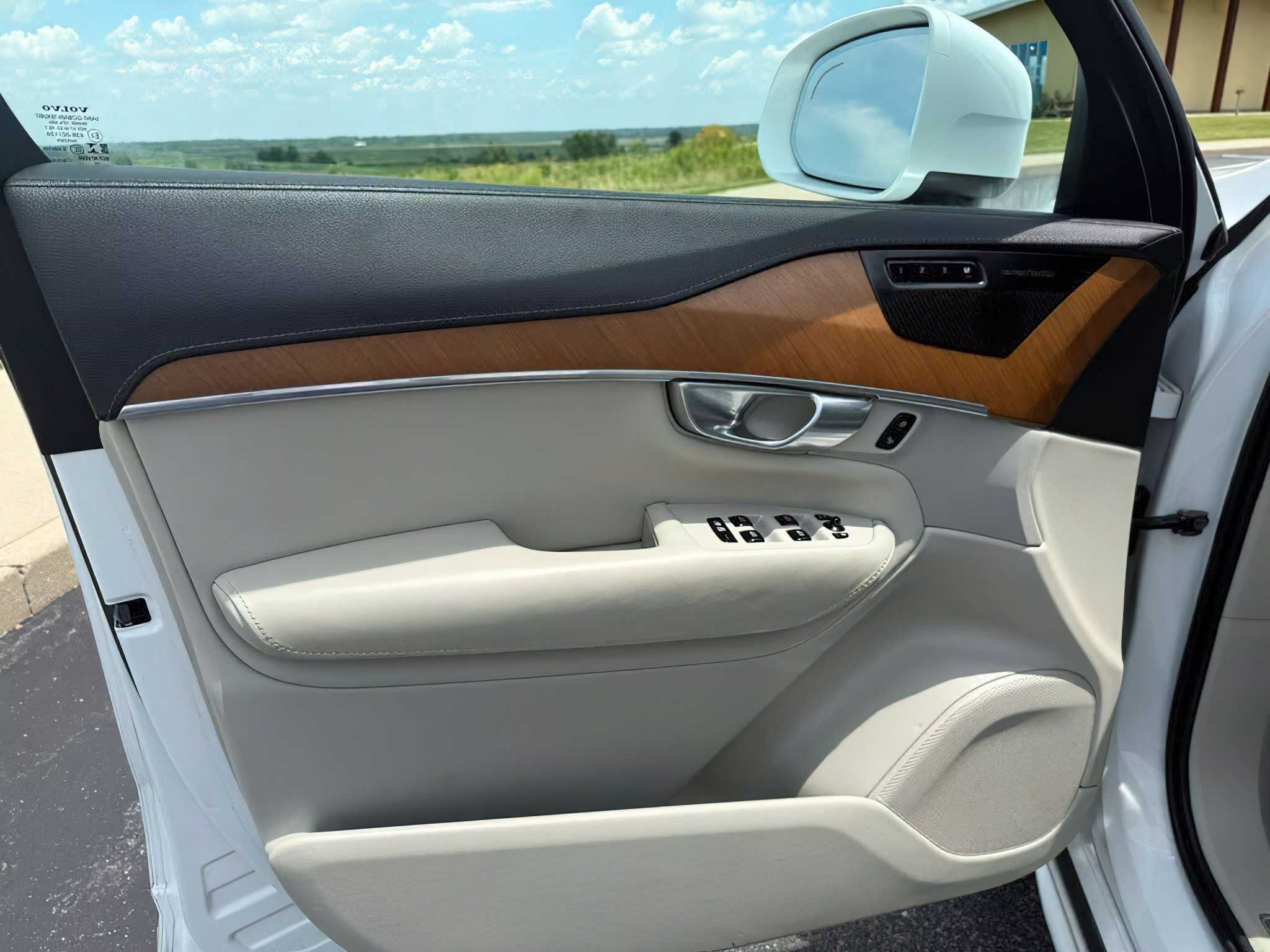 Volvo XC90   2020