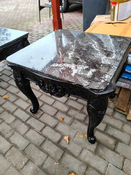 Stolik z marmurowym blatem