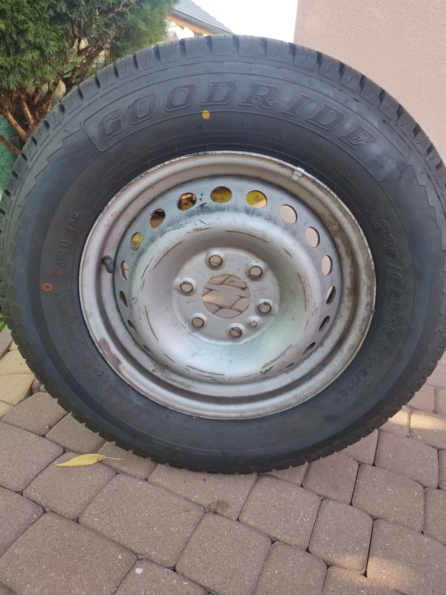 Nowa Opona GoodRide 235/65R16C 115/113R z Felga stalowa  Iveco