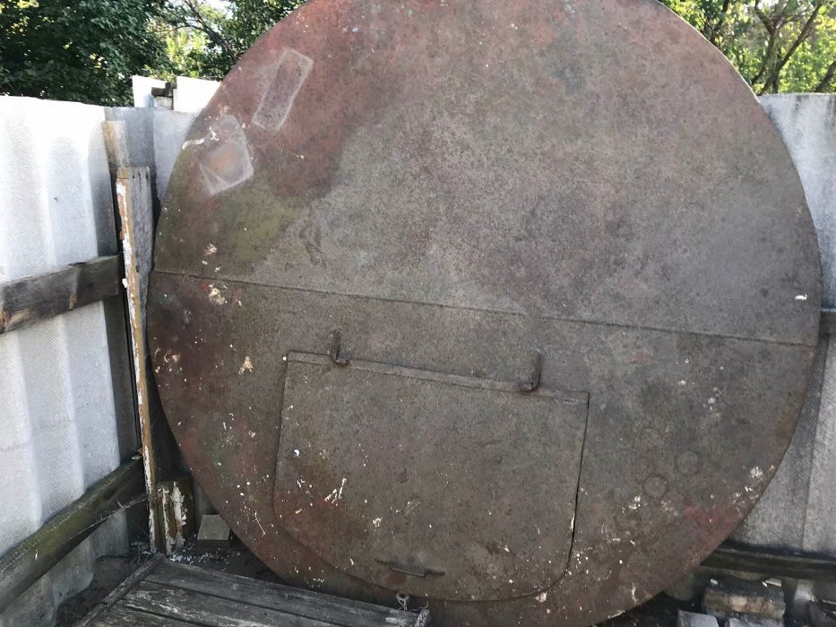 Крышка металлическая железная с люком