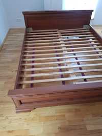 Łóżko z szafkami i komodą