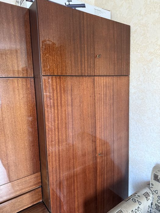 Сервант, шафа, стінка віддам БЕЗКОШТОВНО