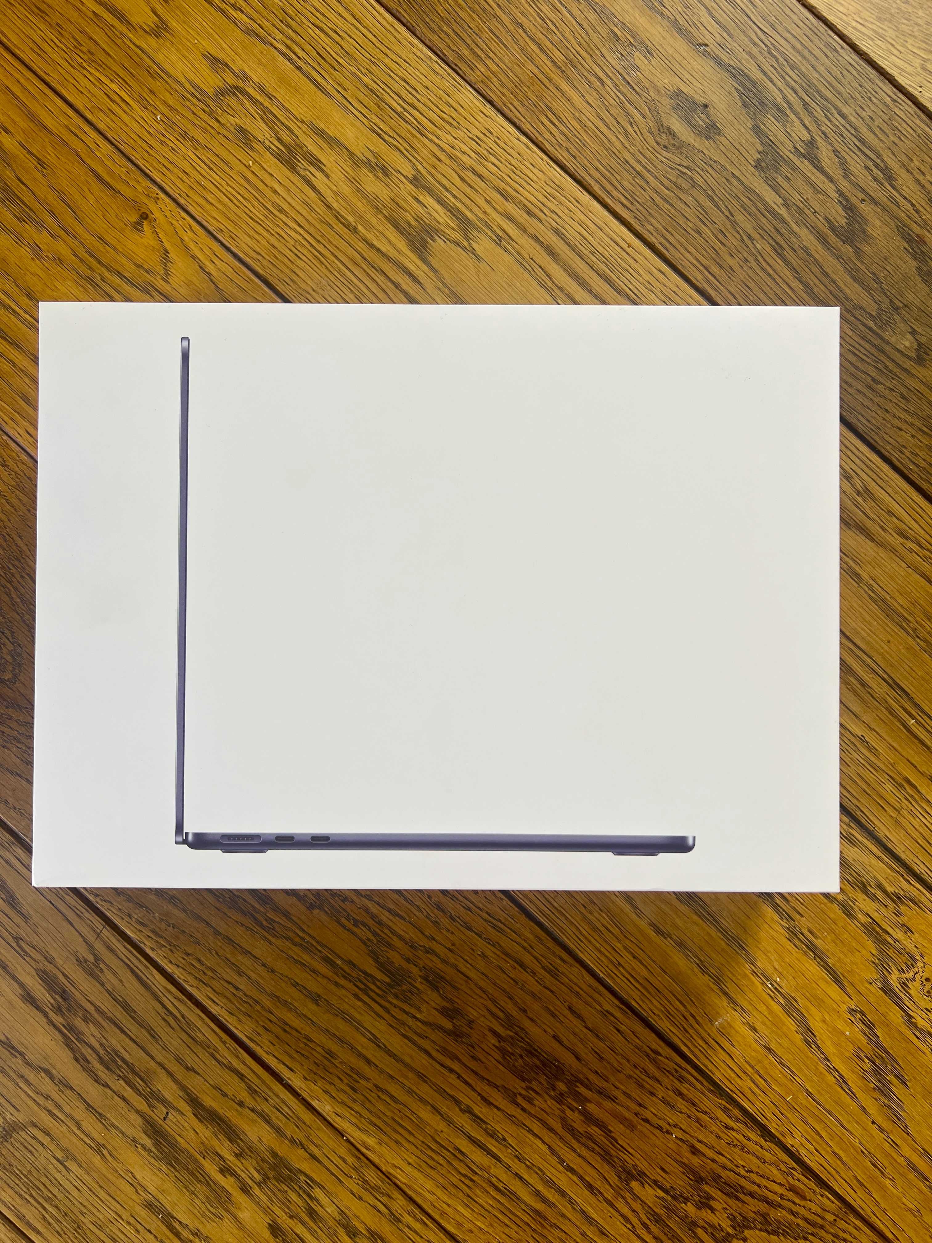Apple MacBook Air 2024 13,3 M3
8GB RAM 256 DYSK SSD