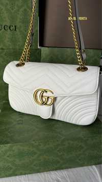 Duża skórzana torebka Gucci GG Marmont biała