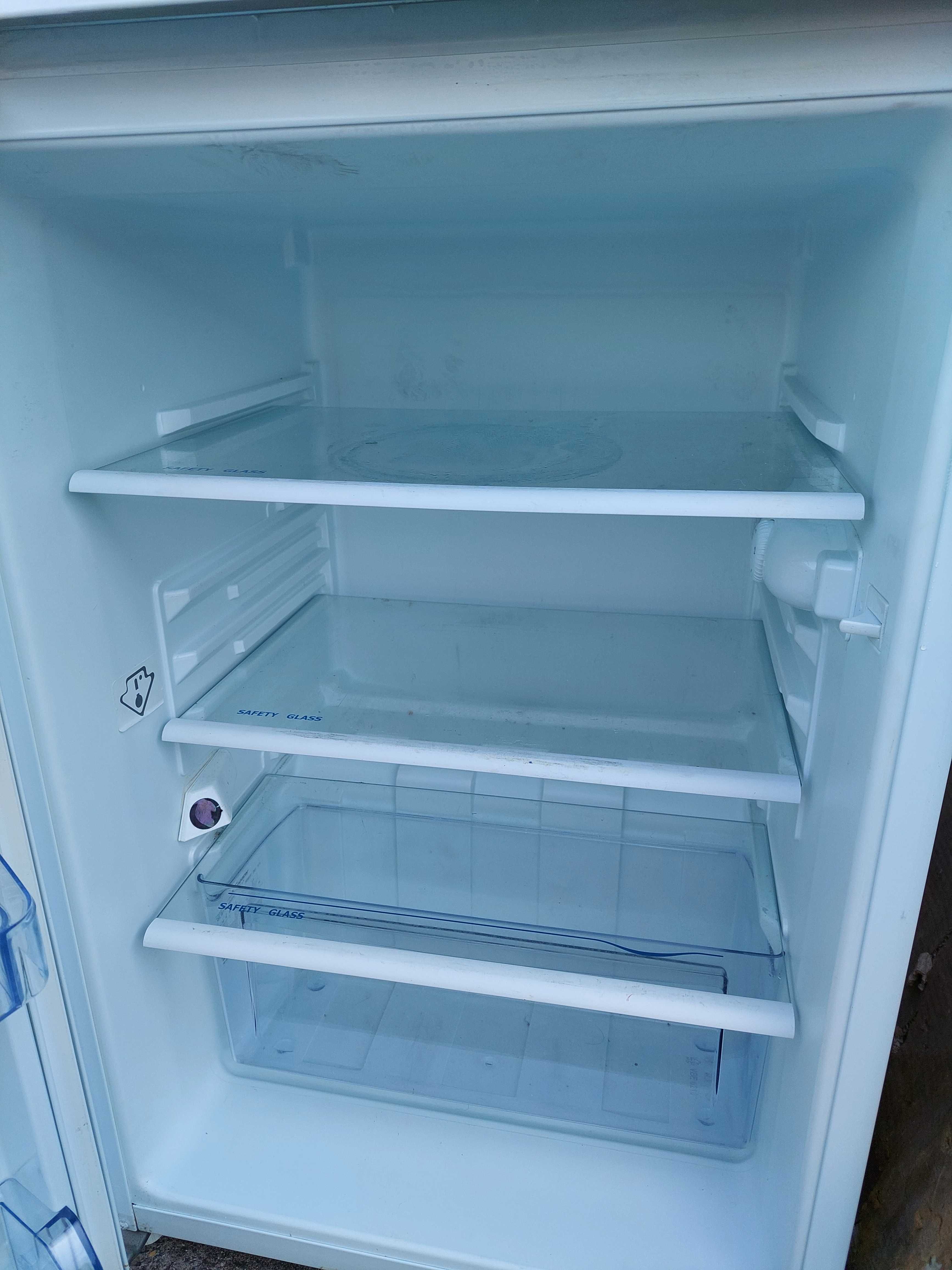 Vendo frig 1 porta marca candy