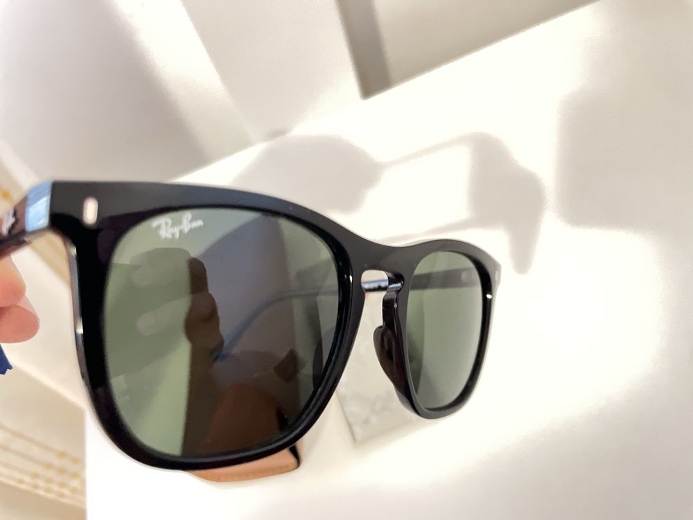 Oculos de sol rayban nunca usado.