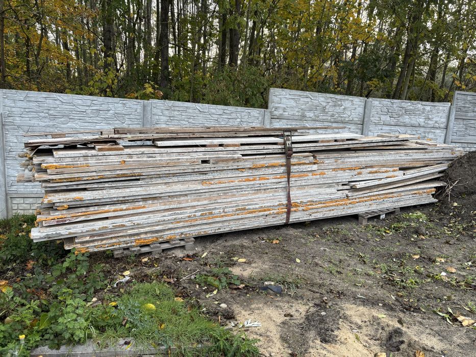 Deski szalunkowe stemple budowlane