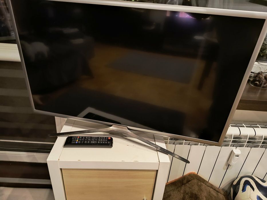 Samsung 32’ POLECAM