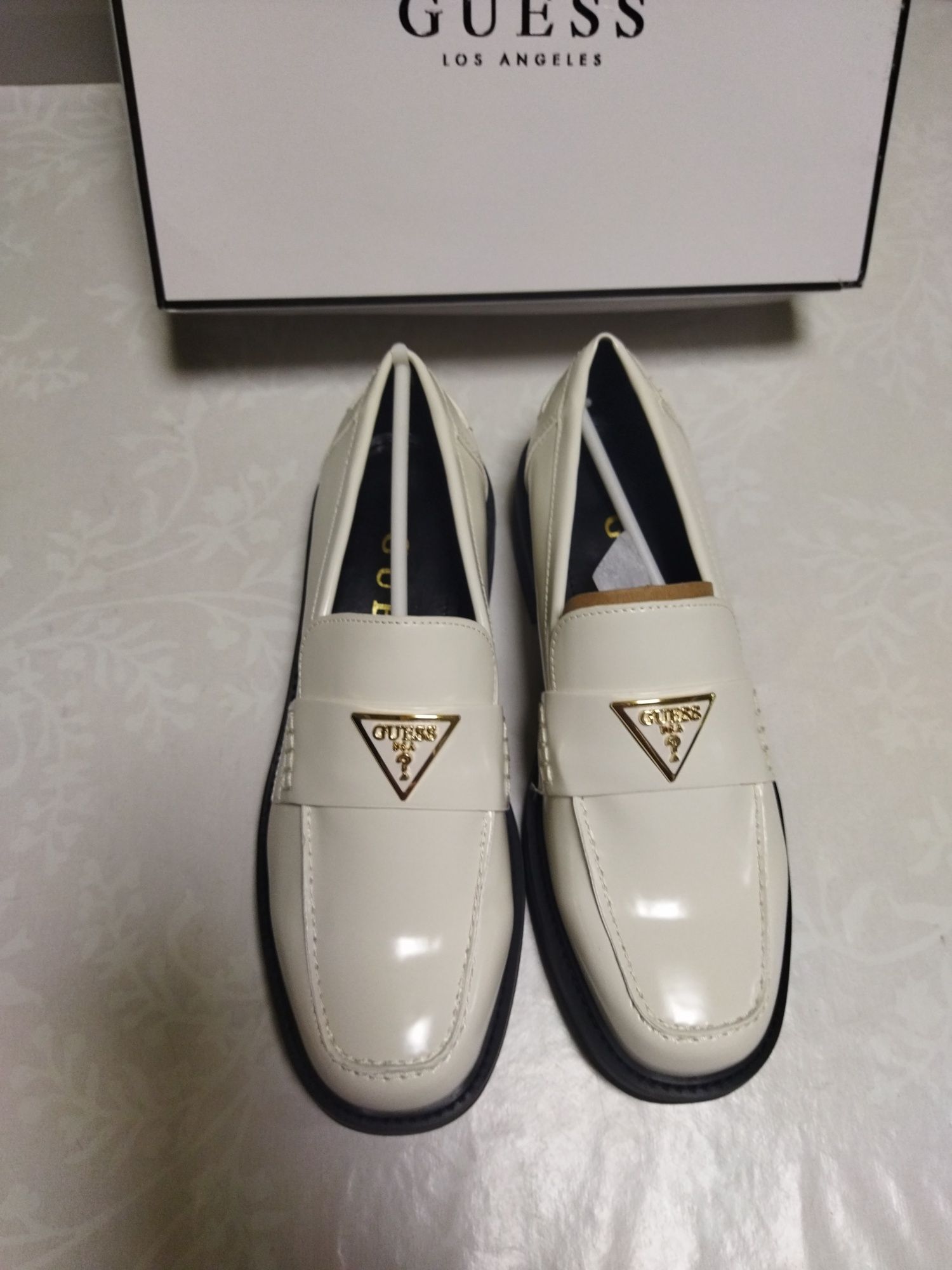 Жіночі лофери Guess 38