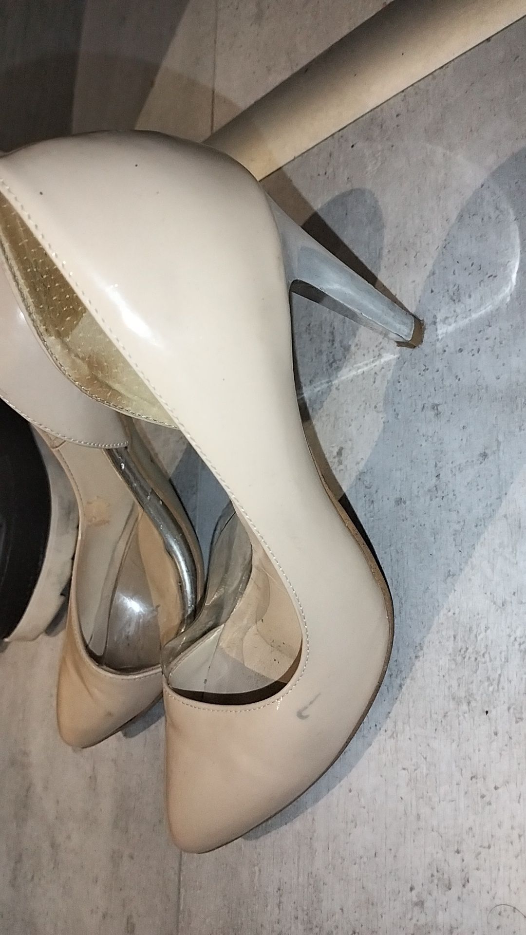 Buty obcas , koturna , botki