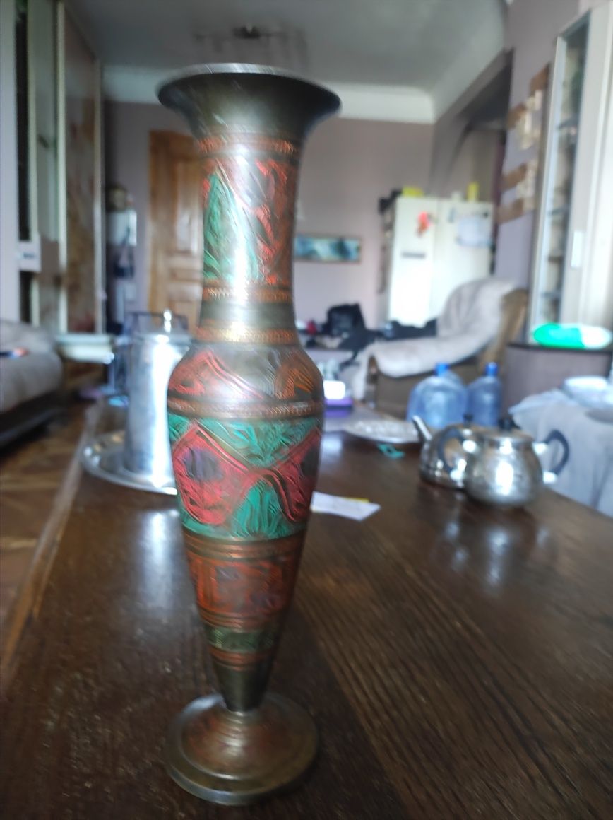 Симпатичная индийская ваза