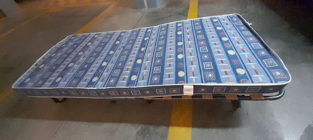 Cama solteiro dobrável e potável 190x80cm como nova