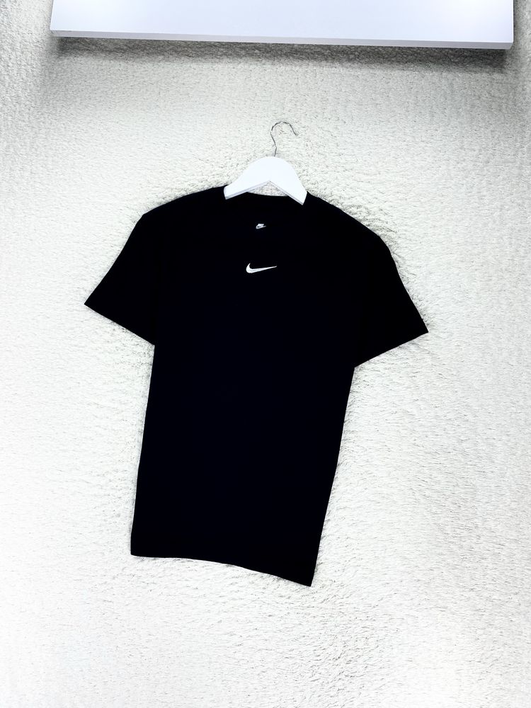 Футболка Nike big logo nsw swoosh tech fleece