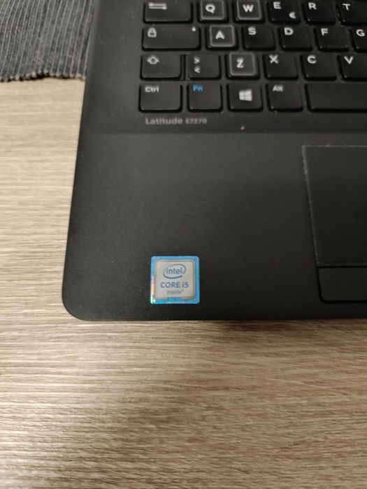 Portátil Dell Latitude E7270