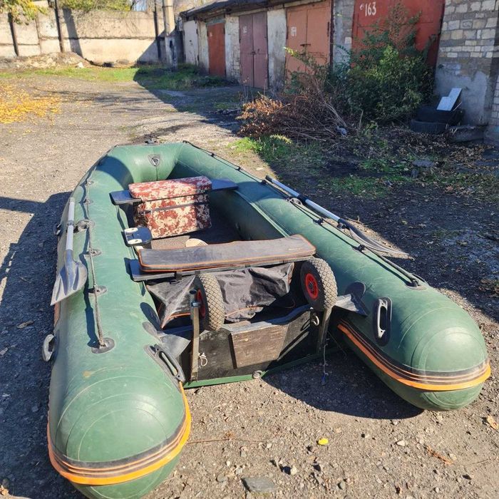 Продаю човен Kolibri 400DSL