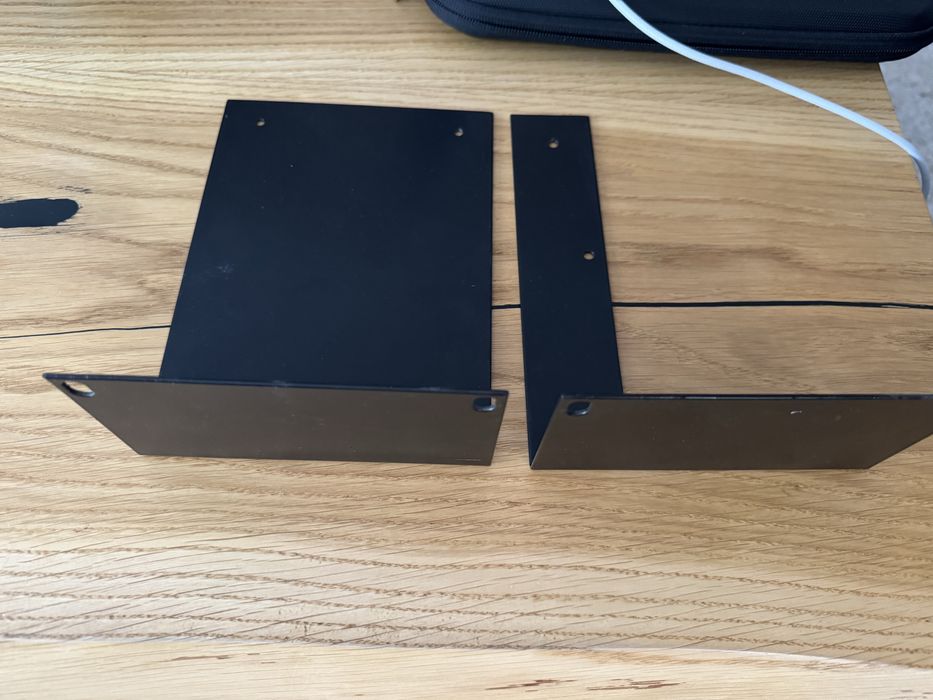 Uszy uchwyt montazowy rack neve r6 system 500