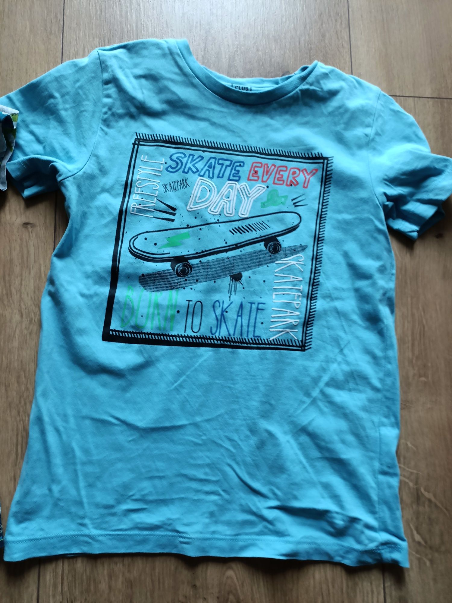 Cool club bluzeczki t-shirt krótki rękaw dinozaury deskorolka rozm 134