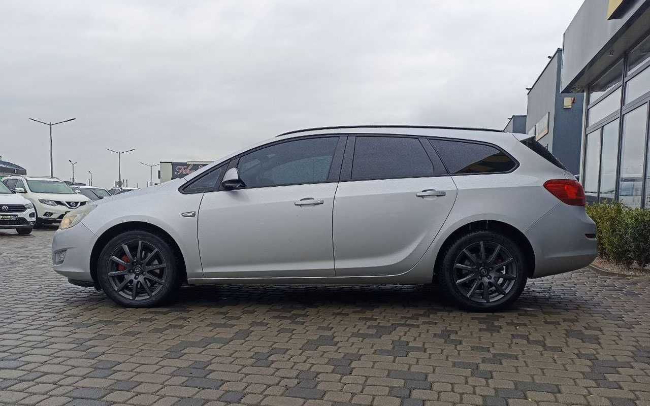 Opel Astra 2011 року