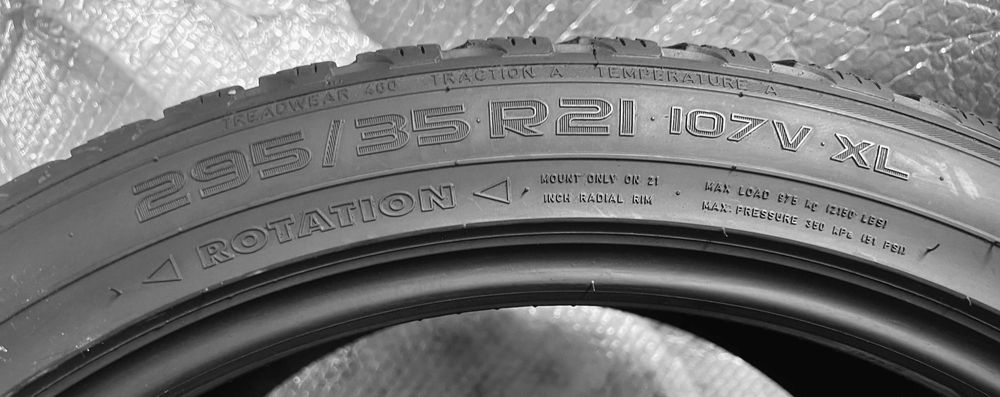 Шини Б/в 295.35.21 пара Nokian