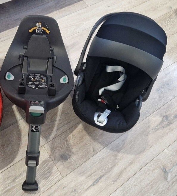 Fotelik-nosidełko plus baza isofix marki Cybex,stan idealny !