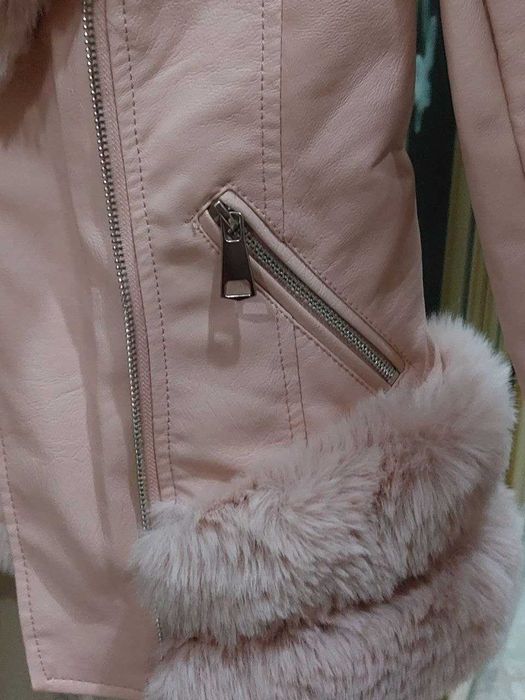 Продам кожаную курточку на девочку. Новая.