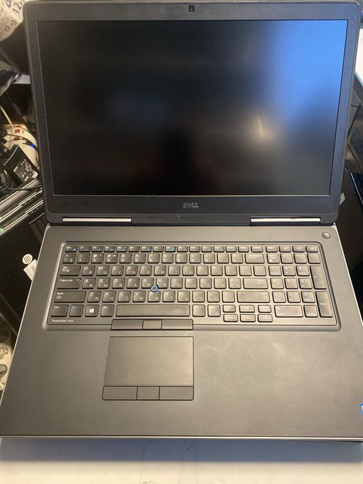 Dell Precision 7720 17" IPS Xeon 16Gb AMD 4 wx7130 8 Quadro P5000 16GB