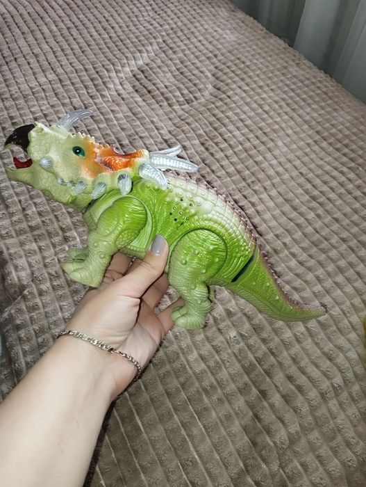 Великий інтерактивний динозавр