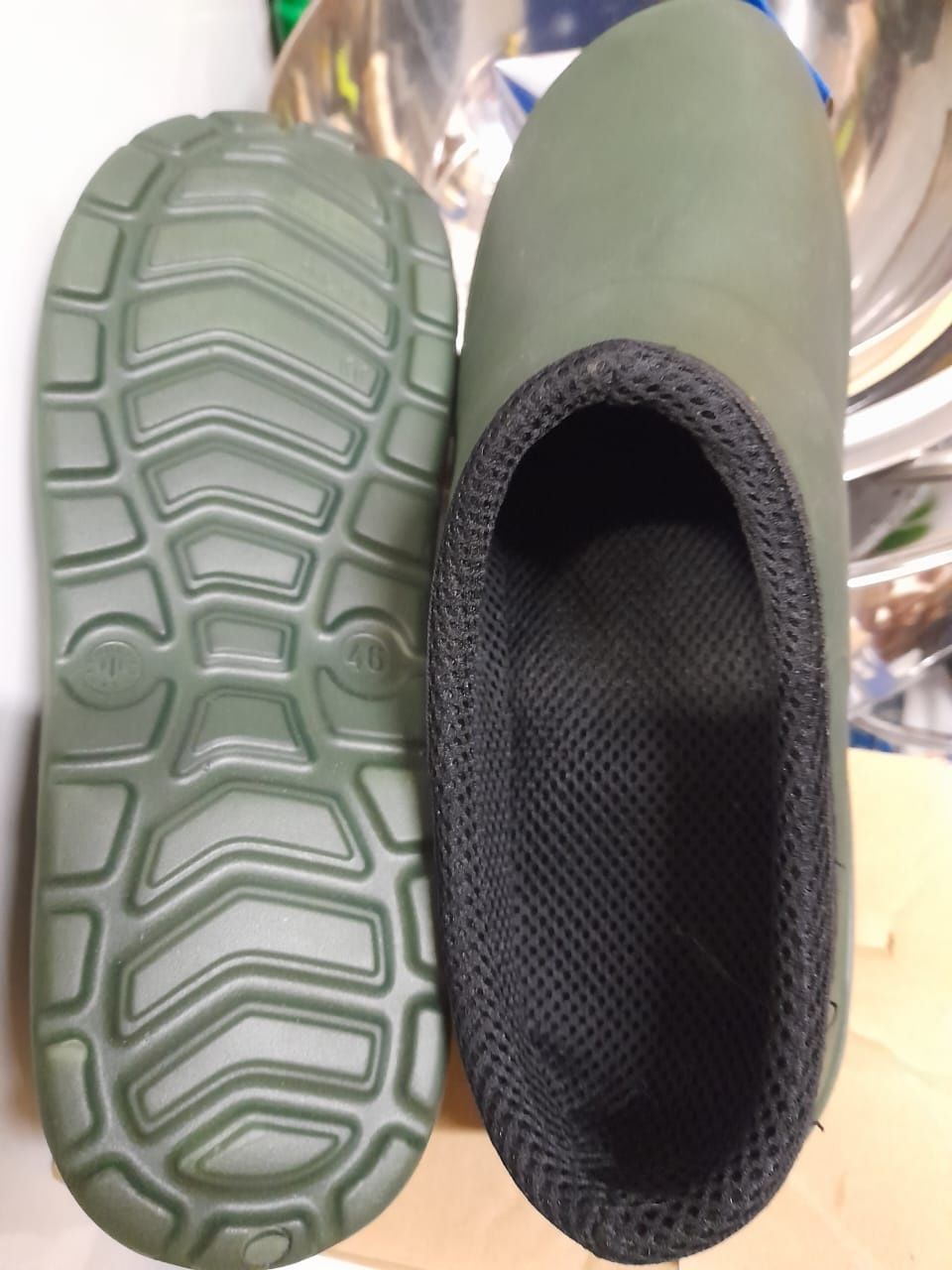 Wyprzedaż nowych Crocsów męskich produkcji Słowenii i Wietnamu w rozmi
