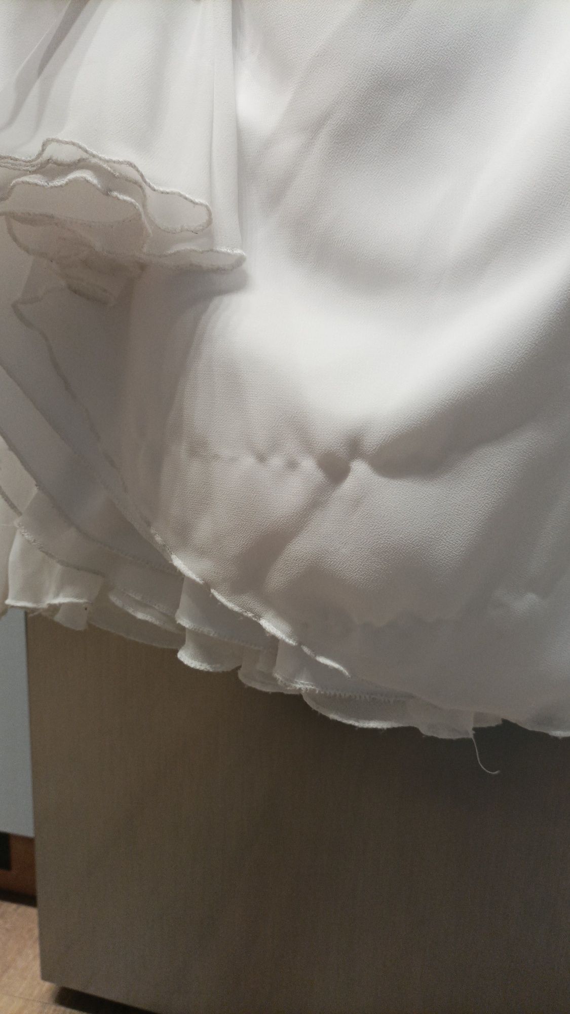 Biała, muślinowa suknia ślubna z koronką