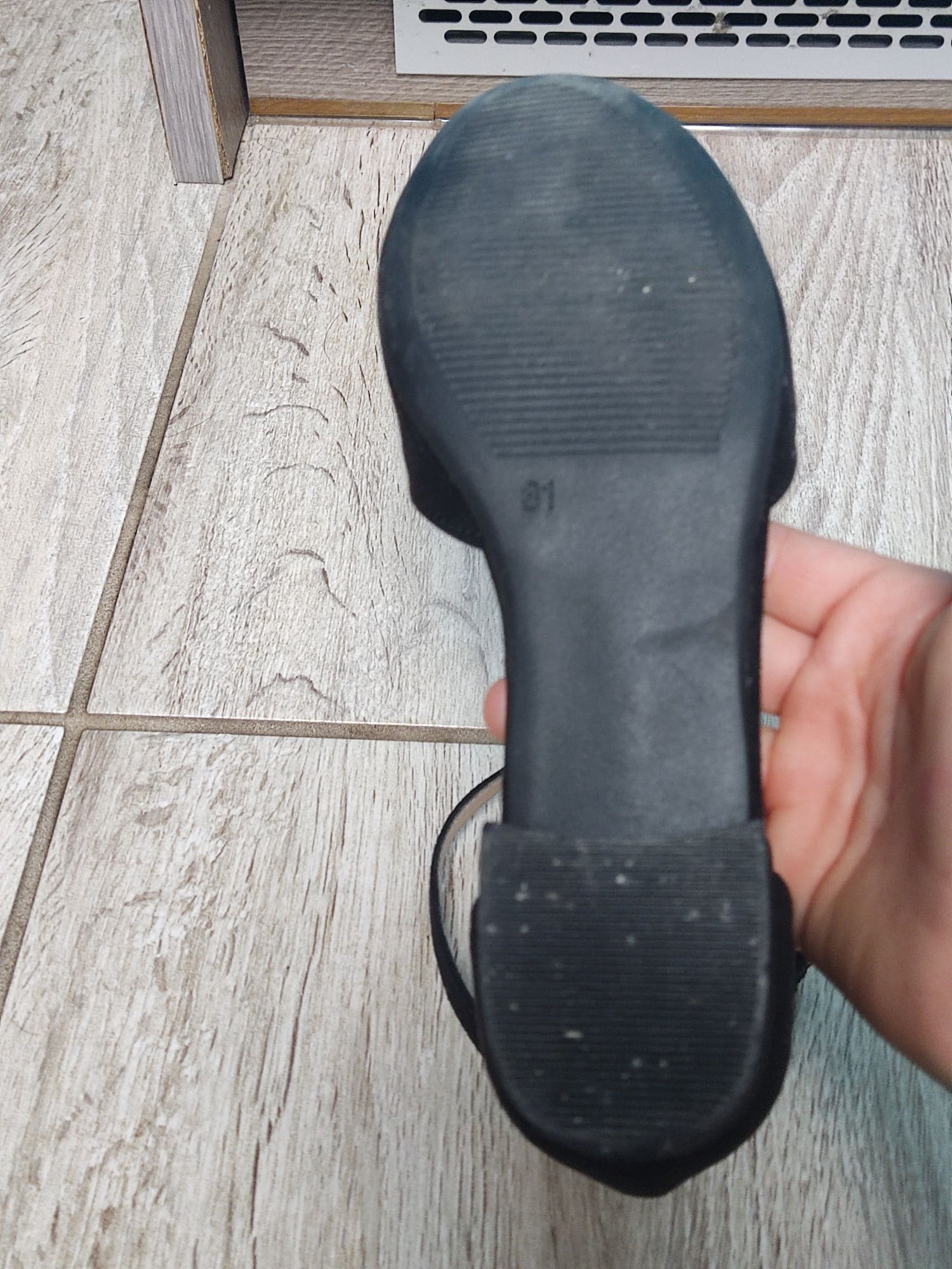 Buty czarne na obcasie