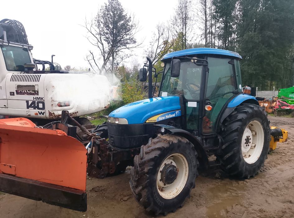 Odśnieżanie dróg i placów koparko ładowarką lub ciągnikiem z pługiem