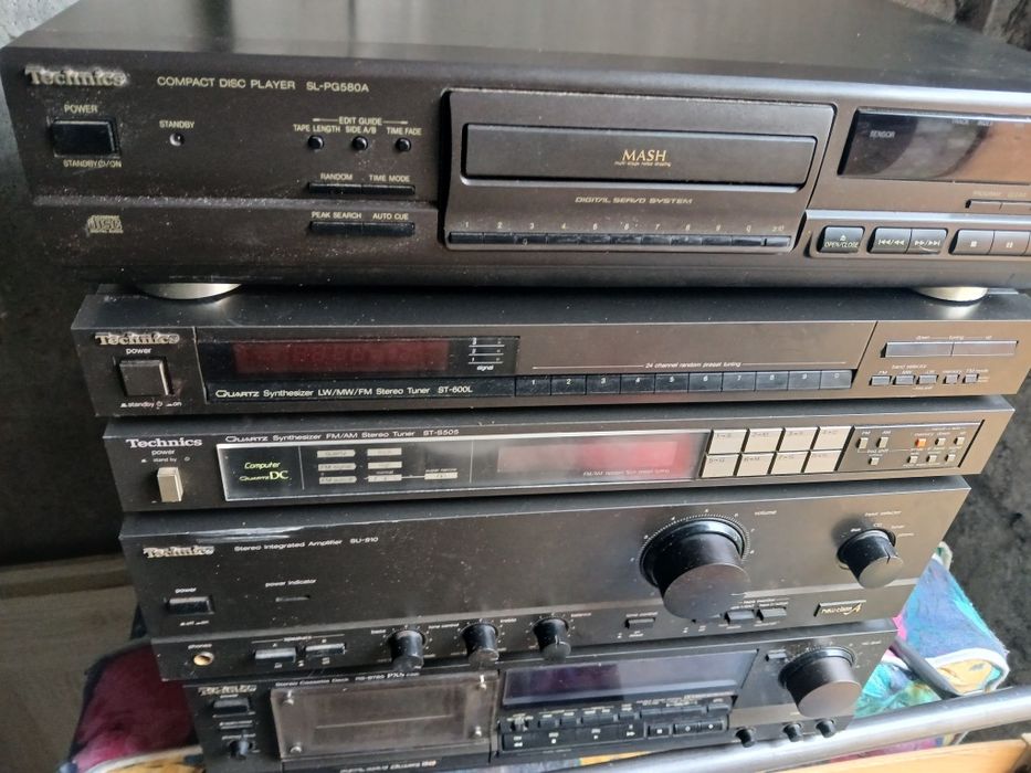 Czarna wierza Technics