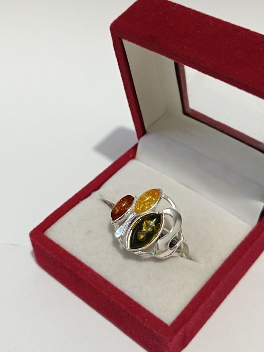 Srebrny pierścionek z kolorowymi bursztynami roz.19, srebro próby 925