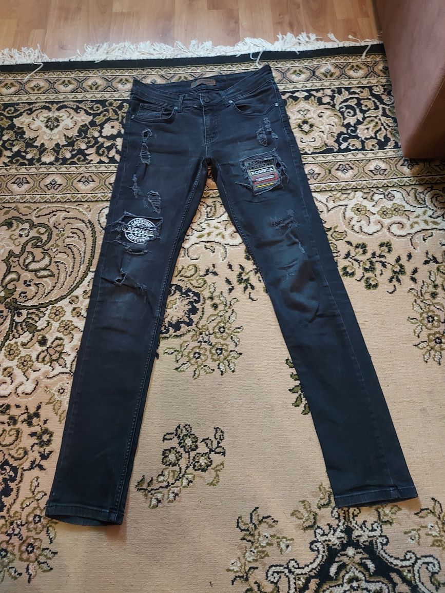 Стильные мужские джинсы