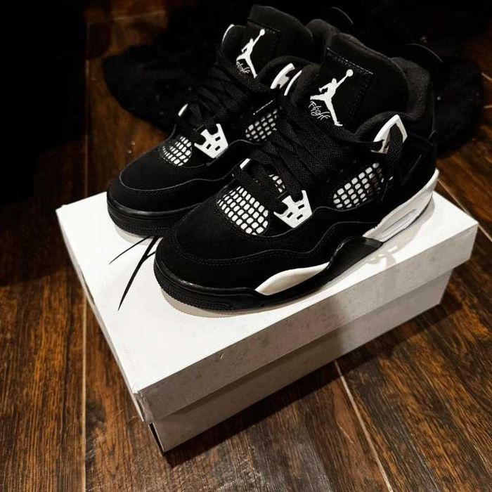 Buty-Trampk-Jordan 4 RetroThunderBlack R.46